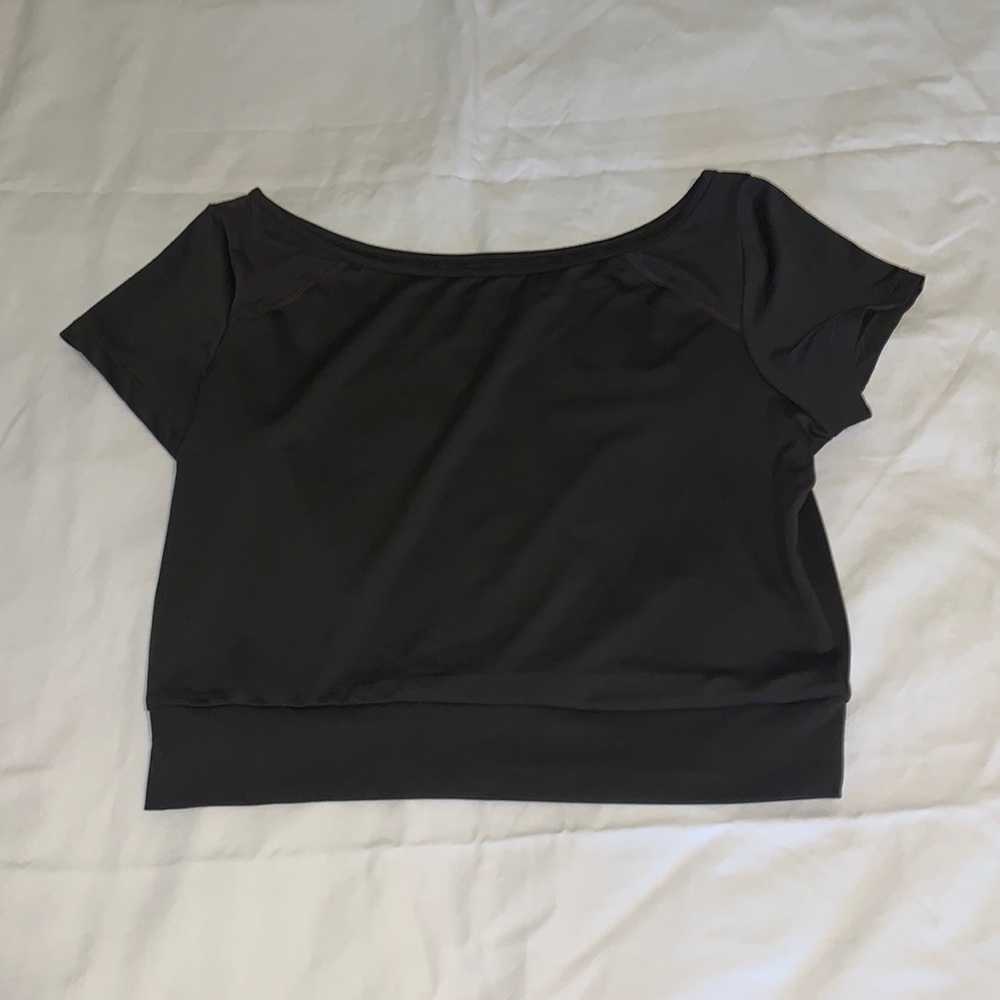 BuffBunny black shirt sleeved crop top